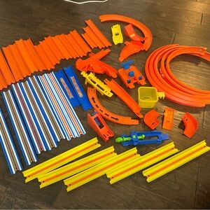 Hot Wheels Track & Track accessories bundle- 51 items